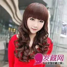 大脸女生适合的修颜长卷发发型6