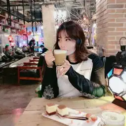 大眼美女颜值逆天下半身超反差遭揭穿结局正能量爆表