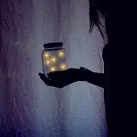 彩色荧光瓶子唯美头像图片,星星点点照亮黑夜