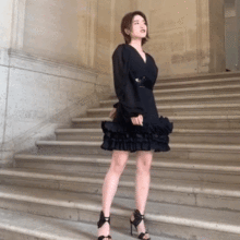 童瑶婚礼现场照曝光lv秀场女星们看秀造型引争议李嫣晒照p掉奢侈品logo