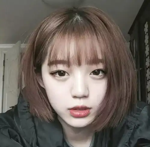 男女通用的逗号发型,持续走热中.....
