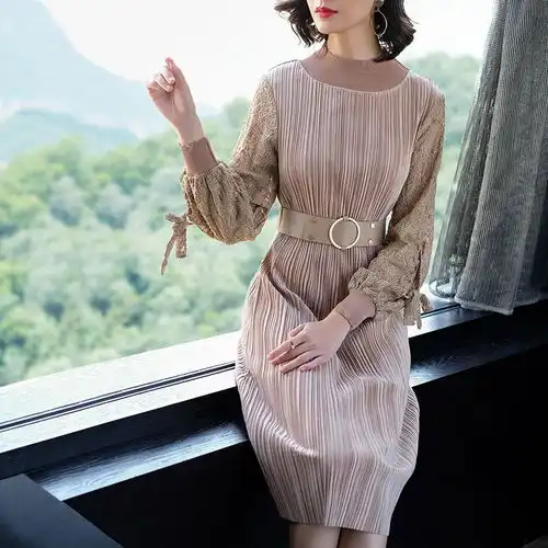 45岁女人精致生活多穿裙子,多去舞蹈室,保持好身材也有好心情