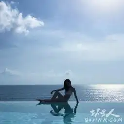 邓紫棋晒马甲线然而号称34d的胸小了不止一点点