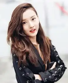 宋祖儿不再是小萝莉,这身西装酷炸天,发型比张柏芝还有女人味