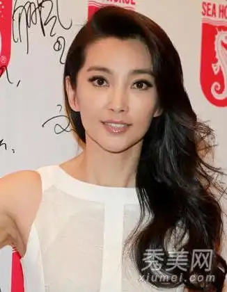 范冰冰女神脖子上的线绕瞬间老化