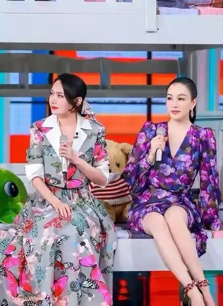 钟丽缇瘦下来就任性,剪齐刘海配一字肩上衣,骨子里还有颗少女心