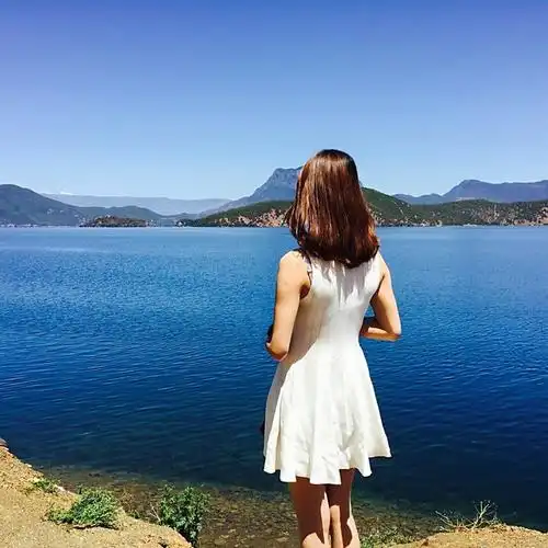 女人突然大量脱发原因是什么
