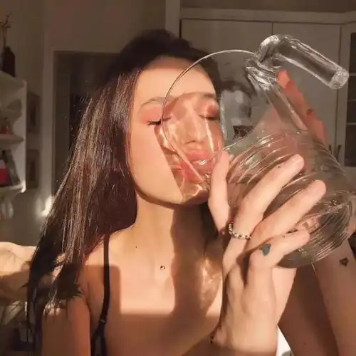 欧美女头走路都带风的女孩不能吃感情的苦