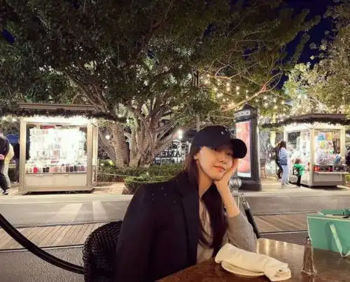 少女时代成员润娥进军欧美突现踪洛杉矶绝美素颜曝光
