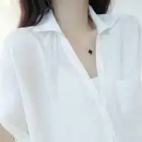 有没有像这样的白色的衬衫头像,女生的