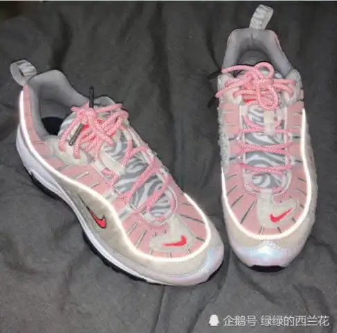 压岁钱没处花耐克这款小粉红爆浆好看,少女心要泛滥了