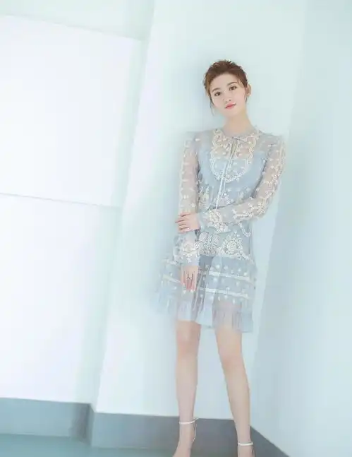 景甜可能是个假女人穿礼服柔美,穿西装霸气十足,气质太好