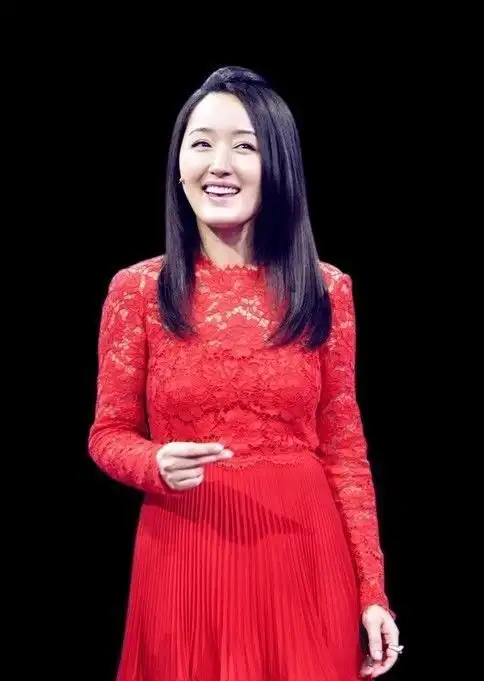 如今45岁的杨钰莹,曾是多少8090的梦中女神