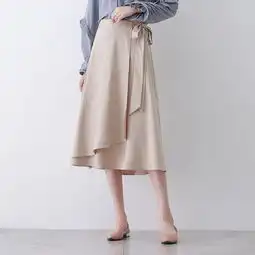 裹出女人好身材,今秋流行的裹式半身裙,时髦到飞