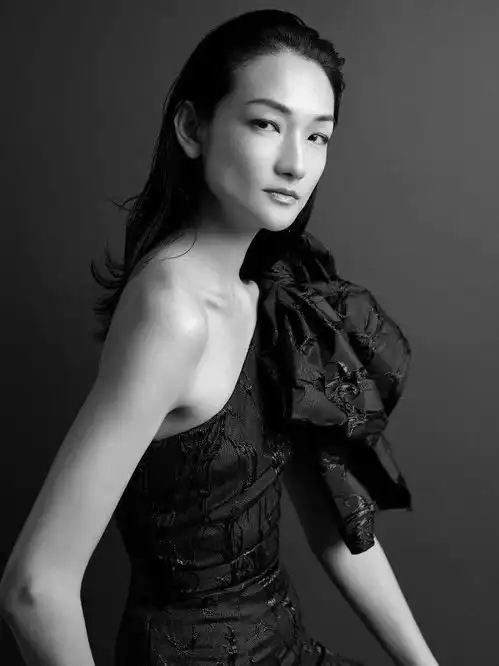 富永爱式美人冰肌玉骨,冷艳无双