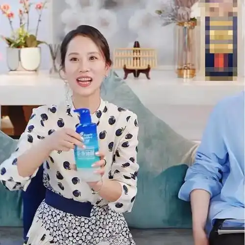 43岁海清近照似少女,还撞脸刘诗诗,嫁富豪老公儿子已14岁