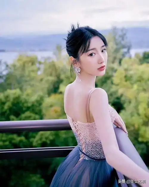 毛晓彤尽醉依阑漾曲浮