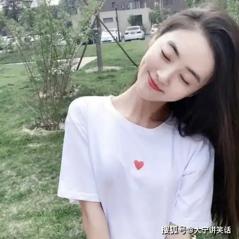 搞笑段子第一次到海滩游玩,想好好体验一下大海的魅力