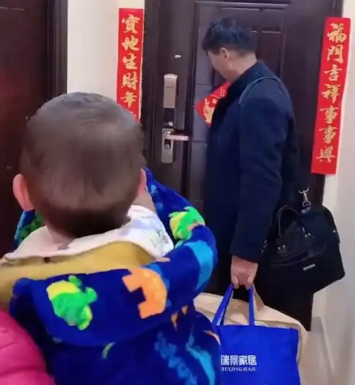 郑州女子因丈夫入狱辞职带俩孩子,父母连夜过来帮忙陪你熬过去