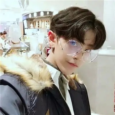 真人男生头像眉梢眼角藏秀气,声音笑貌露温柔
