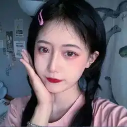 女生温暖小清新的高级感妆容头像