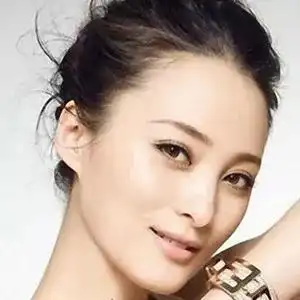 蒋勤勤气质优雅,温婉大方,魅力四射