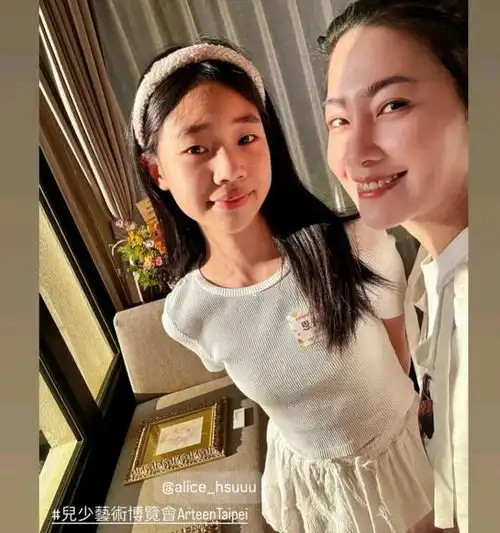 小s三女儿画作参展,台娱圈艺人狂赞女性意识,网友吐槽硬捧