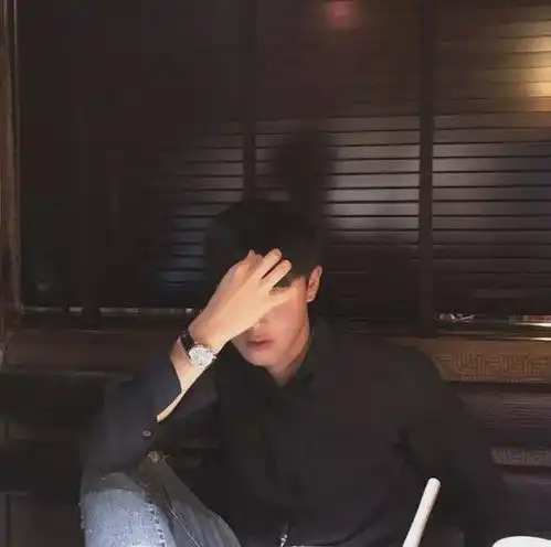 不露正脸的男生拍照姿势,2020年做个温暖的人
