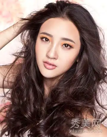 改变发型,改变女神,9个时尚卷发,圣诞节是最美丽的