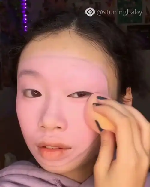 美女小姐姐的粉色艺术妆好看