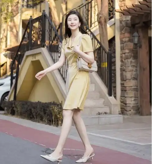 糖果色连衣裙实在是太治愈了,俏皮柔美清爽可爱,满满的少女心