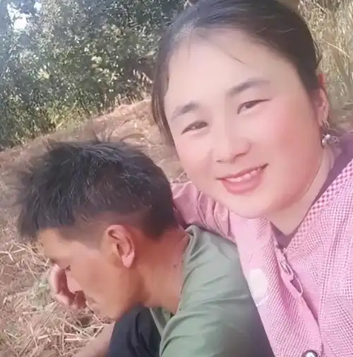 心酸云南94年女子13年生下6个女儿,面容苍老泪流满面封肚了