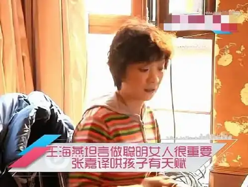 50岁张嘉益近照曝光,胡子拉碴太沧桑,满脸皱纹与闫妮像两代人