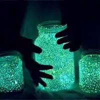 彩色荧光瓶子唯美头像图片,星星点点照亮黑夜