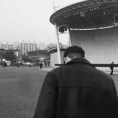 qq头像霸气够拽男生黑白委曲求全的感情都该趁早了断