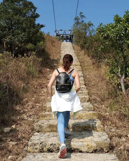 杨怡姐姐与老公女儿开心郊游与同住十几年的老公有望今年结婚