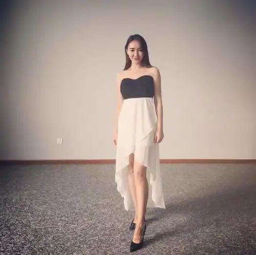 还记得吉祥三宝的小女孩吗如今变成这样了