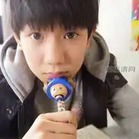 我在远远看着你