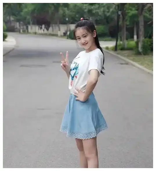 他化着淡妆,填塞生气滑板要花许多钱