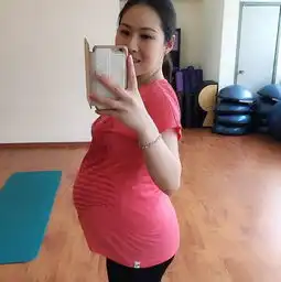 亚预赛抽签司仪美艳爆棚身怀六甲全然无恙