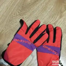 出售单板滑雪女款一套