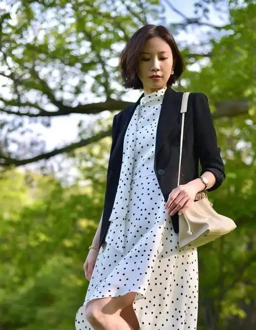 中年女人放弃中国大妈式穿搭吧,老气不说,廉价感最致命