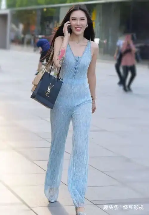 纹身美女连体裤穿搭,身材棒穿着靓,可太霸气,驾驭不了