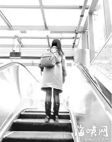 福州首个地铁逃票女被曝光硬挤出站