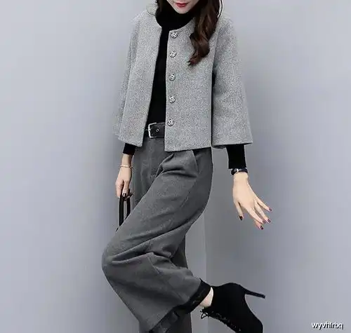 女人过四十,别不是棉袄就是大衣这些毛呢套装,美出该有气质