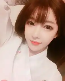 来势胸胸韩最火电竞女神空降中国