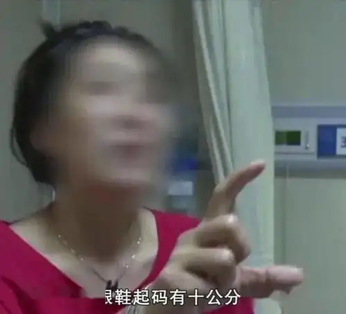 湖南三名小孩被卷入宝马车底致一死两伤,女司机穿高跟鞋开车还走神