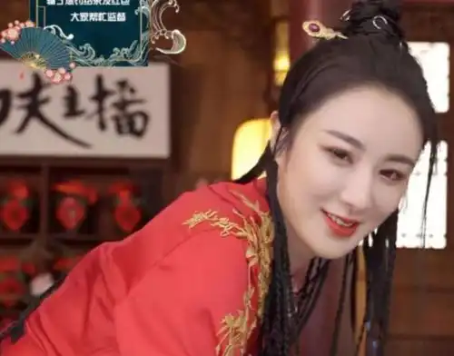薇娅古风广告太惊艳,一身红衣直播带货,像极了画里走出来的侠女