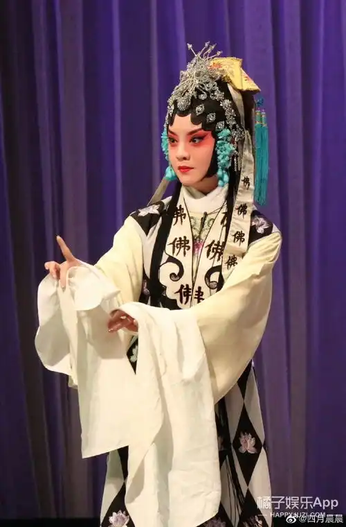汉服美女撞脸赵今麦,网红变身真人版sd娃娃,这还需要开滤镜吗