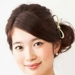 女生简单的韩式卷发盘发步骤图解